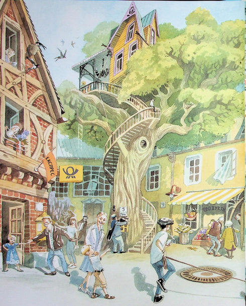 Piccolo autobus rosso in città